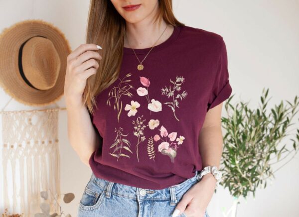 Flower T-Shirt , Gift For Her , Women Trendy Tshirt , Spring Concept , Wild Meadow Flower Nature Tee , Floral Tee , Gardener Botanical Shirt